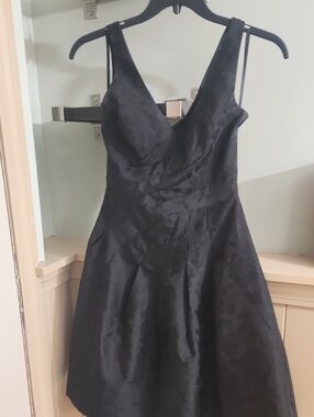White House Black V-Neck A-Line Women's Dress Size 2